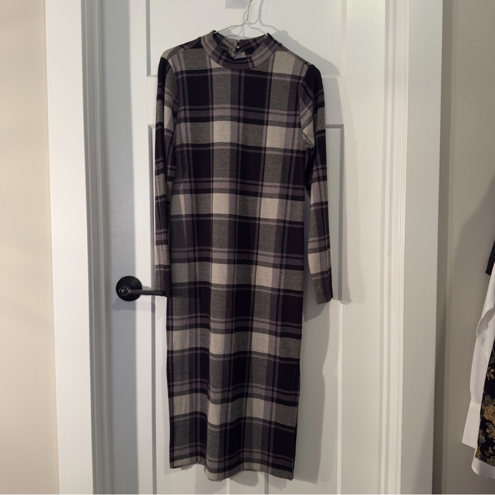 Forever 21 Black, Gray, Purple Plaid Long Sleeve Midi Dress